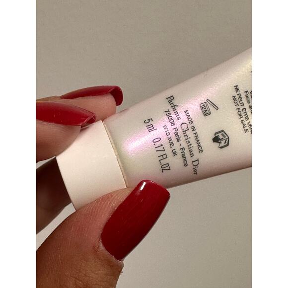 Dior 
Capture totale 
Le serum
0.17oz - Picture 2 of 2